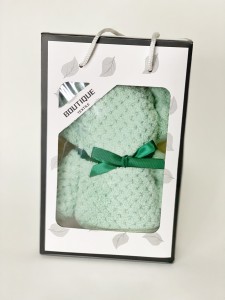 Подарочное полотенце в форме медведя зеленое